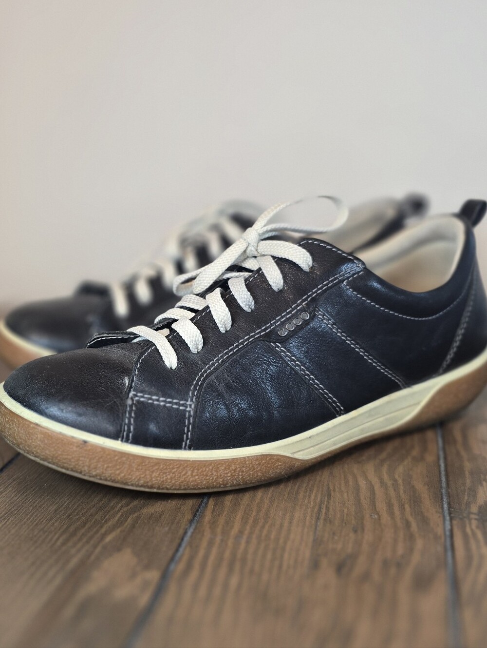 ECCO Chase Low-Top Navy Leather Lace-Up Sneakers Women's Size 8.5